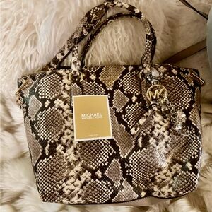 ❤️ New Michael Kors Snake Print Tote Bag ❤️
